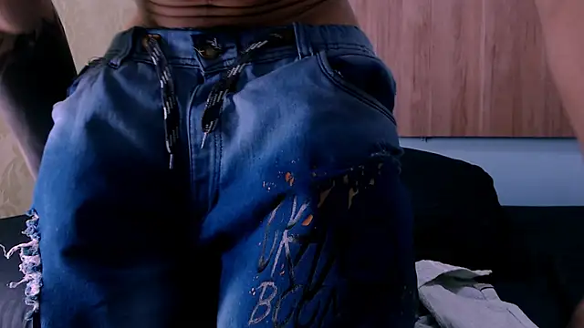 AlbertBernal69 online show from February 3, 2025, 6:34 am