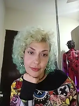 MariLouM online show from July 6, 2026, 1:02 am