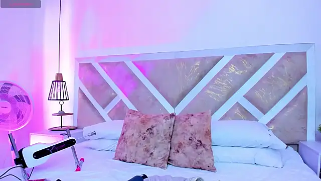 Snapshot of ZiaCalifa chatting on February 21, 2026, 12:17 pm ZiaCalifa online show from February 21, 2026, 12:17 pm