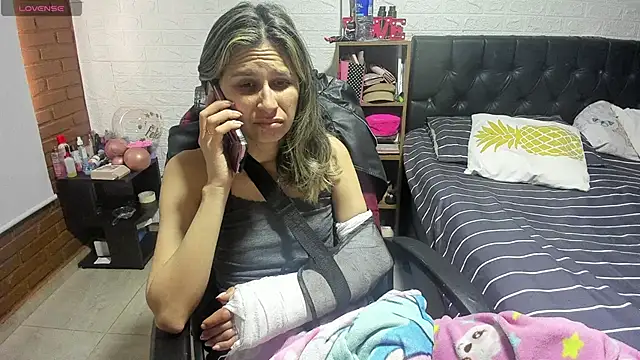 Snapshot of lauren_ashlee chatting on March 20, 2025, 4:20 pm lauren ashlee online show from March 20, 2025, 4:20 pm