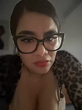 Snapshot of Insane_Issa chatting on February 28, 2025, 9:55 pm Insane Issa online show from February 28, 2025, 9:55 pm