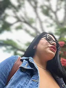 Snapshot of Insane_Issa chatting on March 22, 2025, 5:52 pm Insane Issa online show from March 22, 2025, 5:52 pm