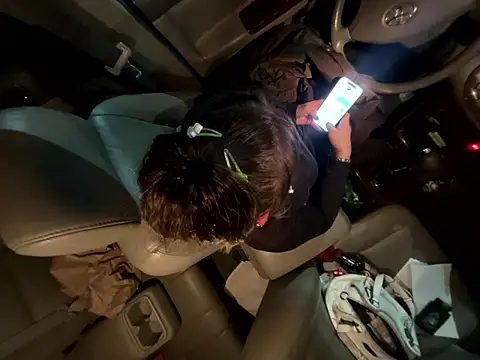 SummerBlueMoon online show from March 5, 2026, 11:06 am