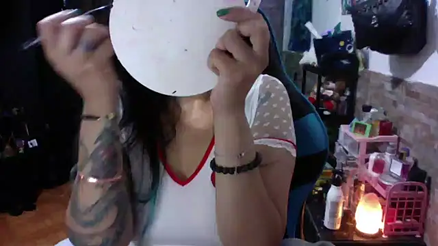 AngelaQueen  online show from April 14, 2026, 4:24 pm