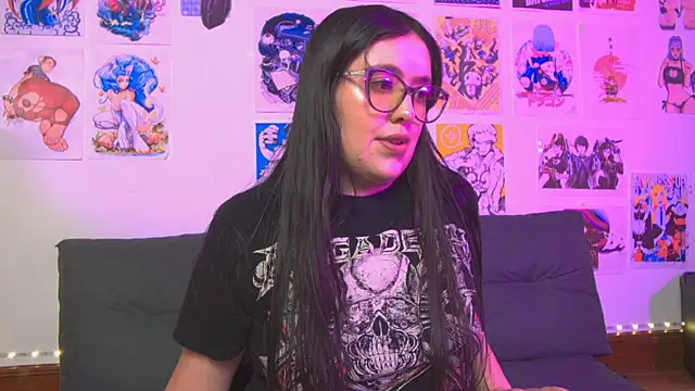 snowblack  online show from January 31, 2025, 2:28 pm