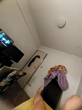 hotbiabrazil online show from December 15, 2025, 3:11 am