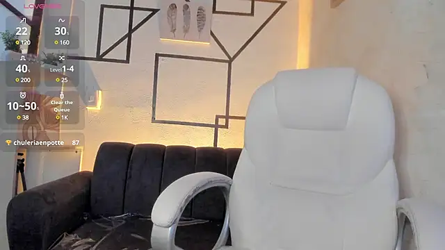 LunaBaker-1 online show from January 2, 2025, 10:01 pm