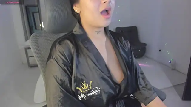 LunaBaker-1 online show from February 7, 2025, 10:09 pm