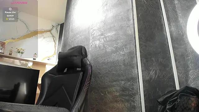 LunaBaker-1 online show from October 31, 2025, 9:05 pm