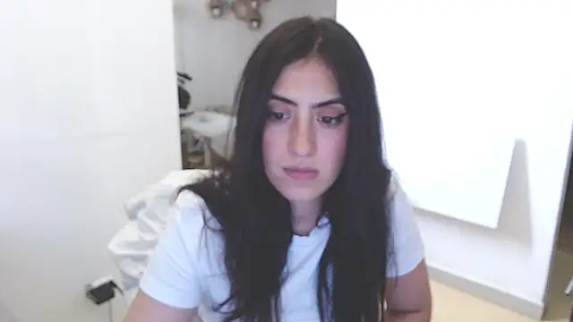 MIYESSI online show from April 14, 2026, 8:37 pm