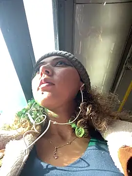 charlott lens online show from February 18, 2025, 12:39 pm