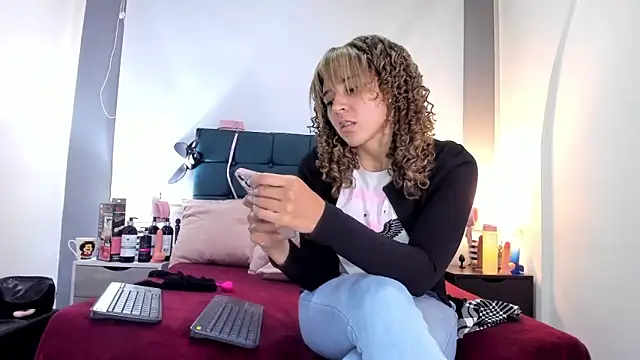 charlott lens online show from October 9, 2025, 2:59 pm