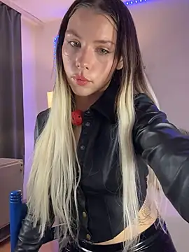 Snapshot of KittyKatyDream chatting on January 24, 2025, 7:49 pm KittyKatyDream online show from January 24, 2025, 7:49 pm