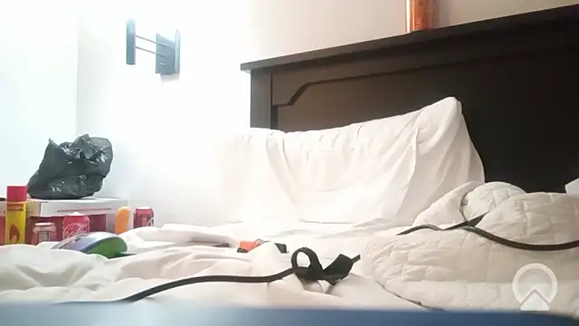 Snapshot of JunkieLiLMethWhore chatting on October 15, 2025, 5:51 am JunkieLiLMethWhore online show from October 15, 2025, 5:51 am