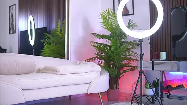 Abbela White online show from June 17, 2026, 5:43 am