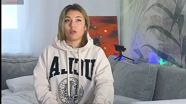 lily  foster online show from December 25, 2024, 9:34 am