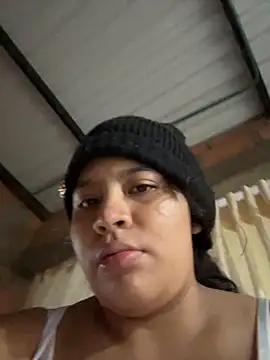 moncerrat luna online show from November 28, 2025, 12:08 pm