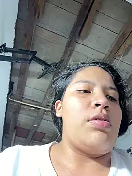 moncerrat luna online show from April 2, 2026, 7:55 pm