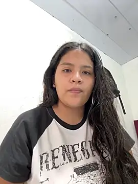 moncerrat luna online show from May 18, 2026, 9:20 pm