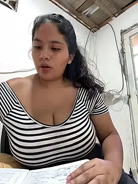 moncerrat luna online show from July 13, 2026, 8:44 pm