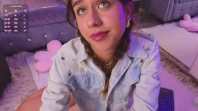 Emiily Scott1 online show from December 3, 2024, 4:06 pm