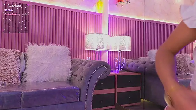 Emiily Scott1 online show from December 3, 2024, 7:44 pm