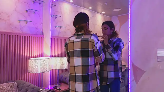 Emiily Scott1 online show from January 17, 2025, 1:03 pm