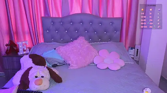 Emiily Scott1 online show from October 7, 2025, 8:06 pm