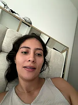 Snapshot of Sophie__Foxxx chatting on December 18, 2025, 3:29 pm Sophie Foxxx online show from December 18, 2025, 3:29 pm