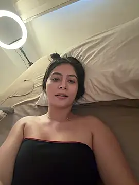 Sophie  Foxxx online show from April 8, 2026, 12:27 pm