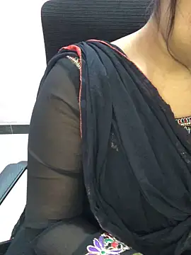 Rose Olivia online show from February 12, 2026, 3:51 pm