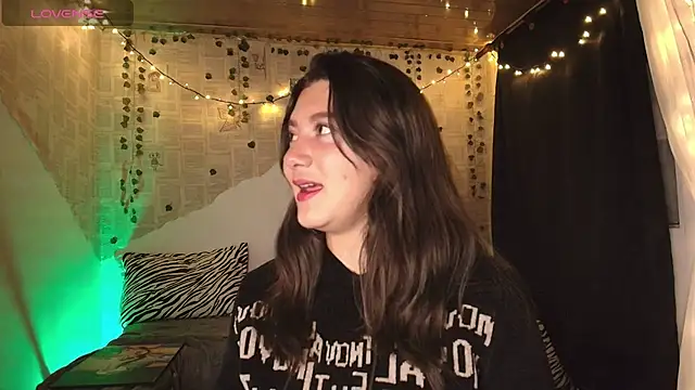 Snapshot of kisstarxxx chatting on October 18, 2025, 4:04 am kisstarxxx online show from October 18, 2025, 4:04 am