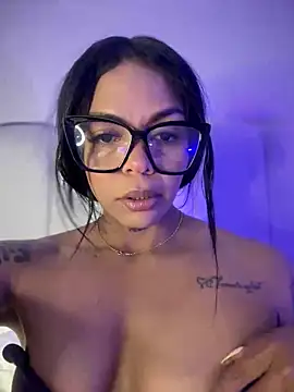 Snapshot of Charly_ chatting on October 15, 2025, 5:18 am Charly  online show from October 15, 2025, 5:18 am