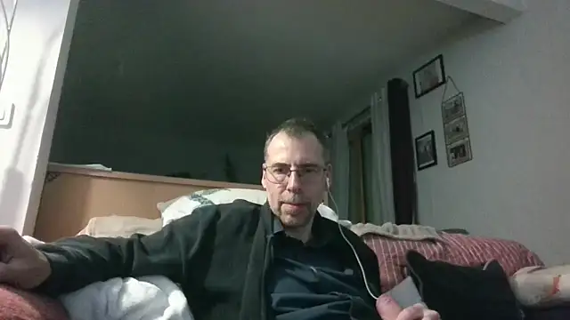 ptitcanard60600 online show from May 18, 2026, 9:53 pm