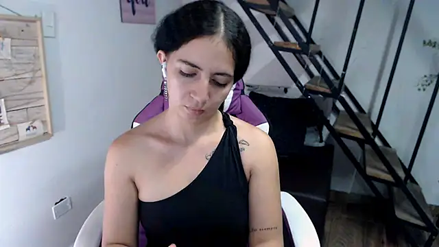 samantha baby  online show from October 23, 2025, 9:46 pm