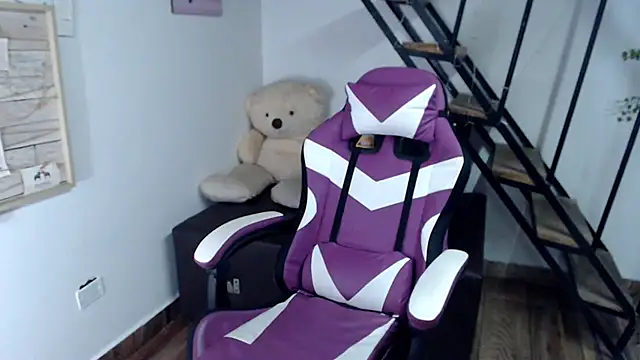 samantha baby  online show from October 31, 2025, 7:04 pm