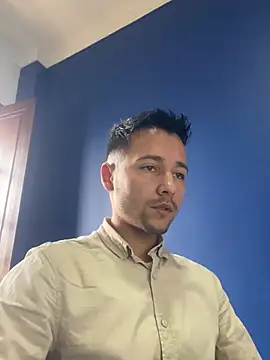 camilo gonzalez02 online show from January 4, 2025, 3:17 pm