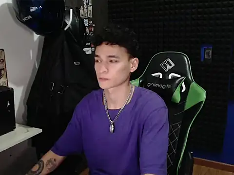 Snapshot of Curly_Angel24 chatting on January 12, 2026, 1:55 am Curly Angel24 online show from January 12, 2026, 1:55 am