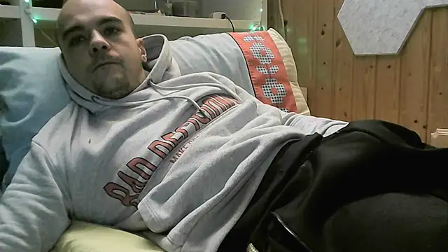 ItalianVinDiesel online show from November 2, 2025, 6:38 am