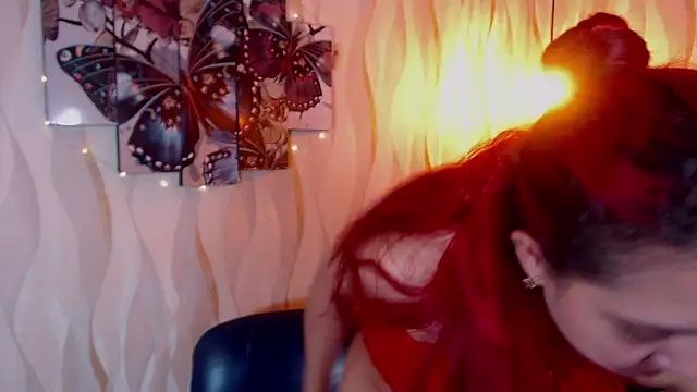 IsabelaLatina online show from September 8, 2025, 2:27 pm