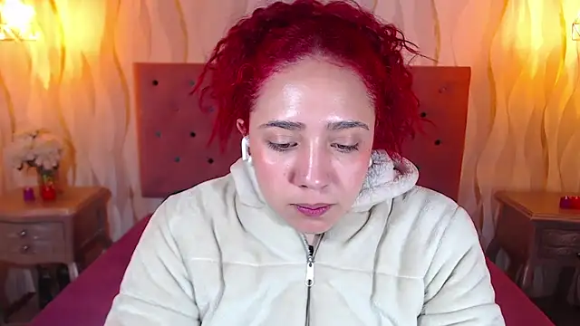 IsabelaLatina online show from February 15, 2026, 4:14 pm