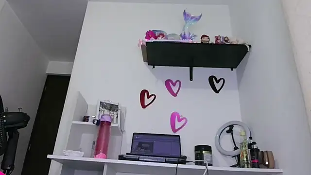 Snapshot of ari_sexy1 chatting on December 19, 2025, 1:12 am ari sexy1 online show from December 19, 2025, 1:12 am