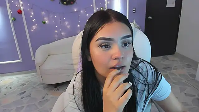 martinasaez online show from January 13, 2025, 10:24 pm