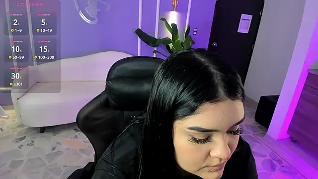 martinasaez online show from September 8, 2025, 8:08 pm