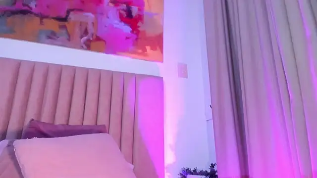 NoraDasilva online show from March 19, 2025, 2:05 am