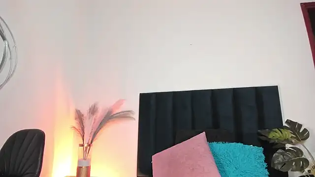 NoraDasilva online show from October 17, 2025, 12:36 am