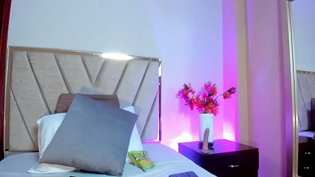 NoraDasilva online show from April 15, 2026, 12:39 am