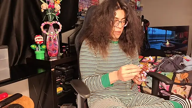 Snapshot of ShinyCherub chatting on February 20, 2025, 12:25 pm ShinyCherub online show from February 20, 2025, 12:25 pm