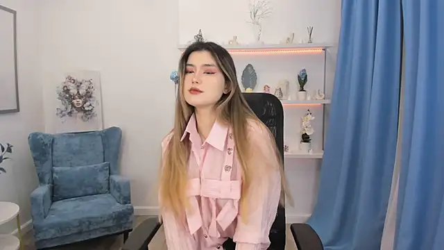Snapshot of AnneTLi chatting on October 15, 2025, 3:17 am AnneTLi online show from October 15, 2025, 3:17 am