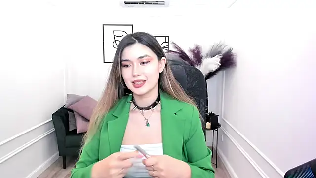 AnneTLi online show from November 10, 2025, 7:35 pm